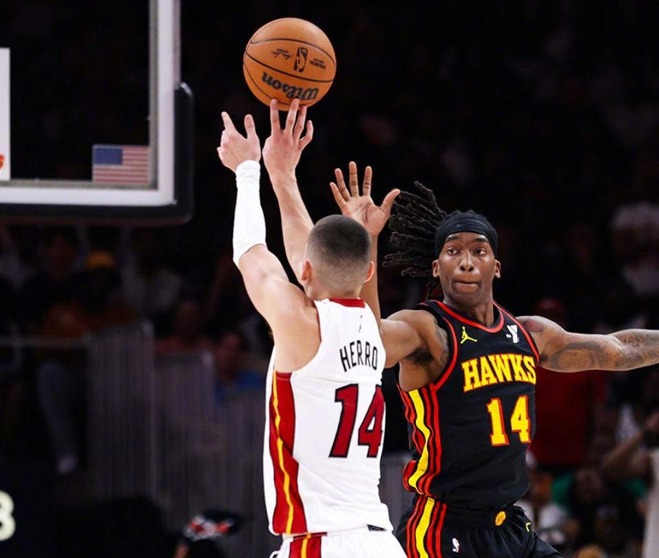 九游体育官网-包含迈阿密热火训练开放日，冲刺阶段篮板制胜引欢呼，NBA总决赛在即，资深球员宣示担当的词条